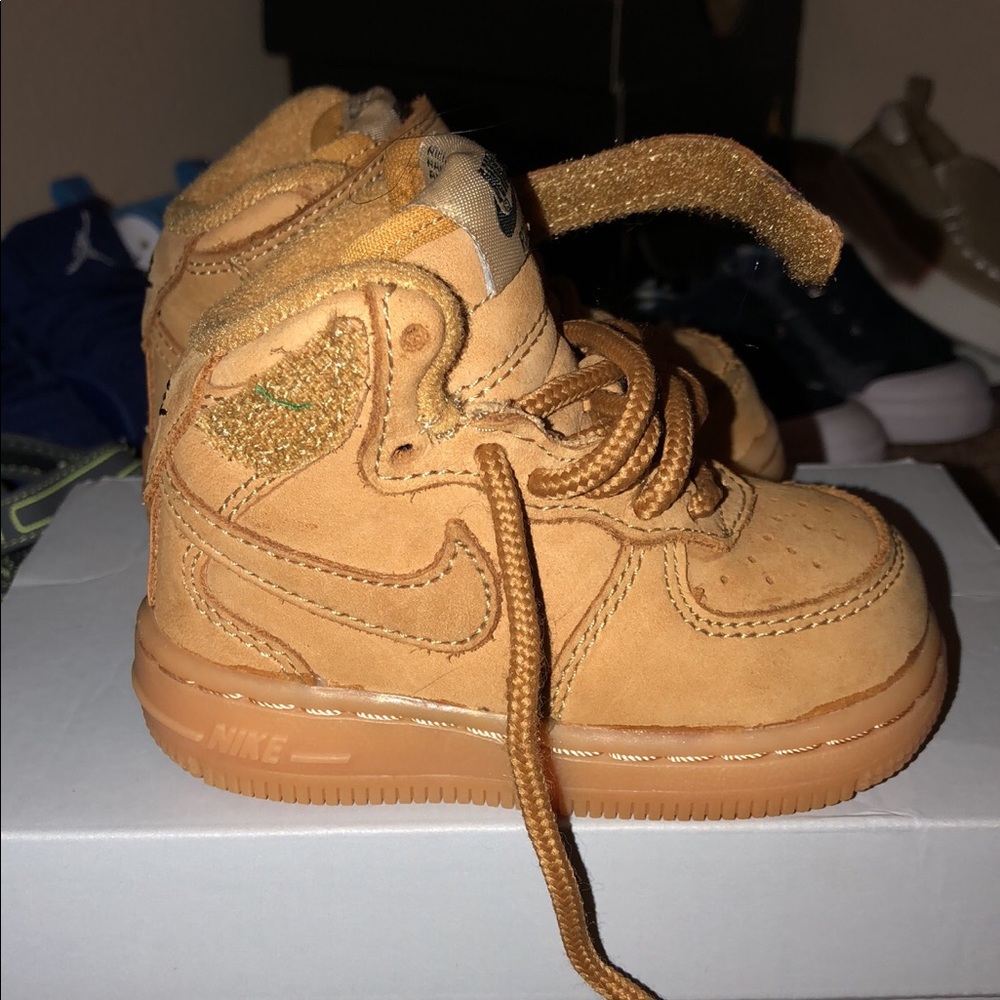 Nike Air Force wheats 4C